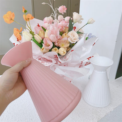 Packed vase to keep flowers fixed vase