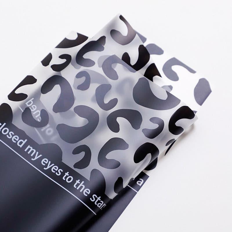Papel de regalo de ramo translúcido impermeable de leopardo, 22,8*22,8 pulgadas - 20 hojas